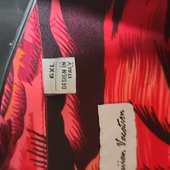 Hawaiian Vacation mens mens button up shirt Designed in Italy - Picture 4 of 6